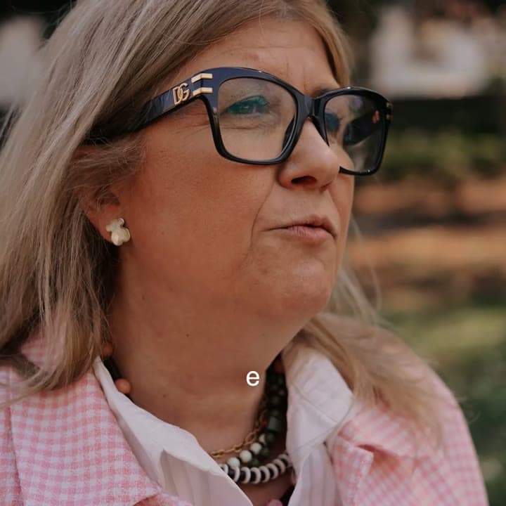 Ana Baptista talking about her work as a real estate consultant